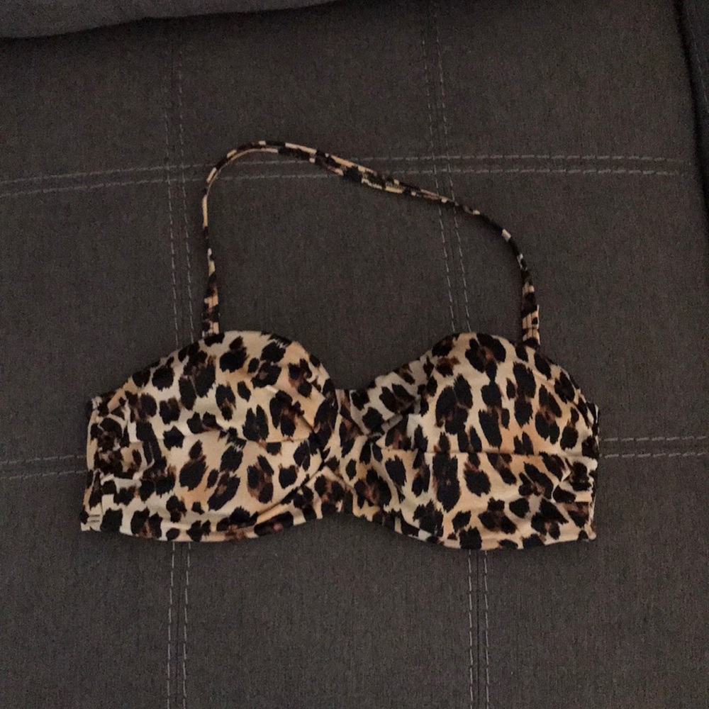 Victoria’s Secret swimsuit top size 34D